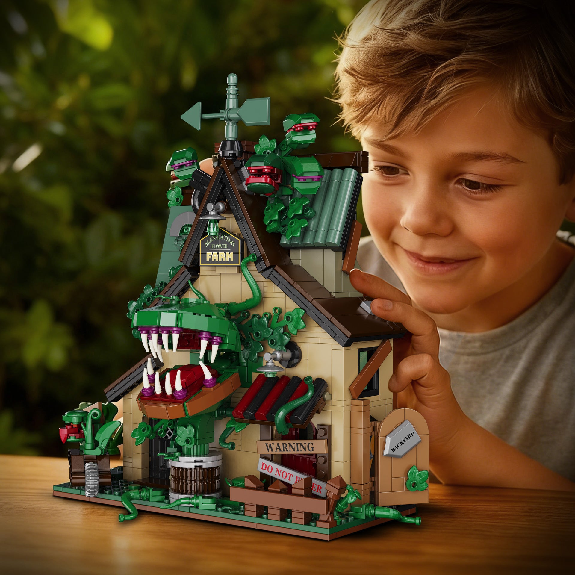 Glow Carnivorous Plant House Building Blocks